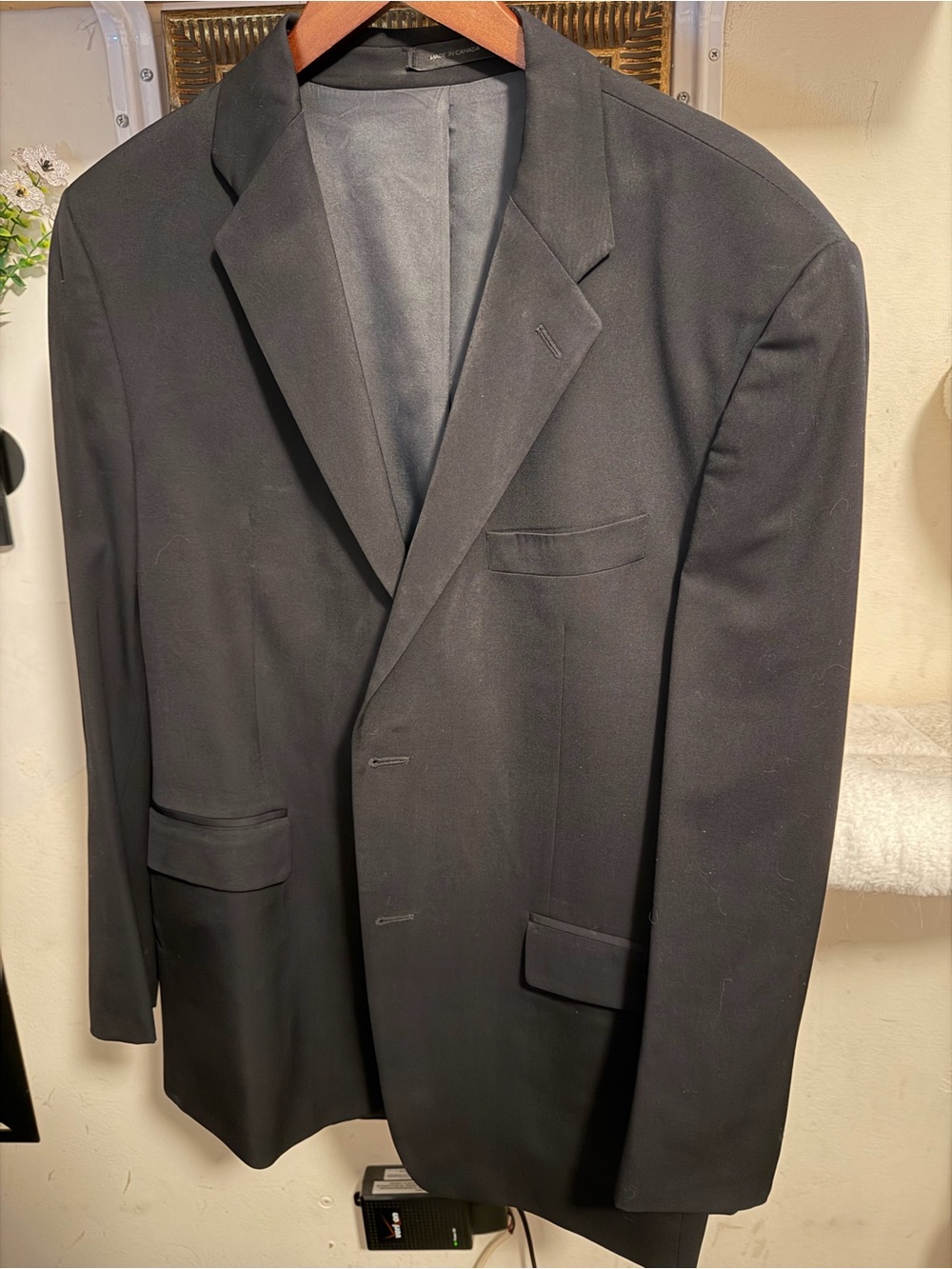Men's Black Single-Breasted Suit Jacket - Classic Tailored Look